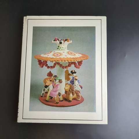 Книга - альбом Дымковская игрушка. Народные промыслы Вятки. 1988 год СССР