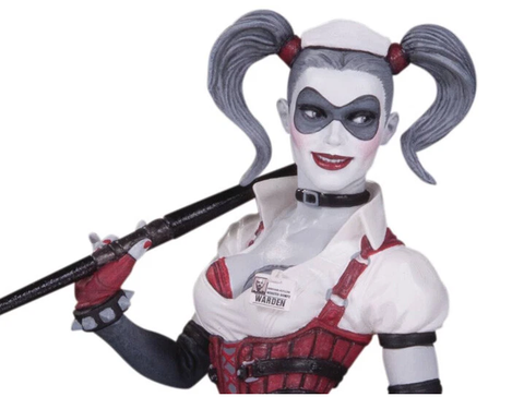 Фигурка Харли Квинн из игры Бэтмен Лечебница Аркхем