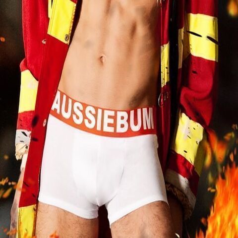 Мужские трусы боксеры белые с красной резинкой Aussiebum Flame Burn Hipster