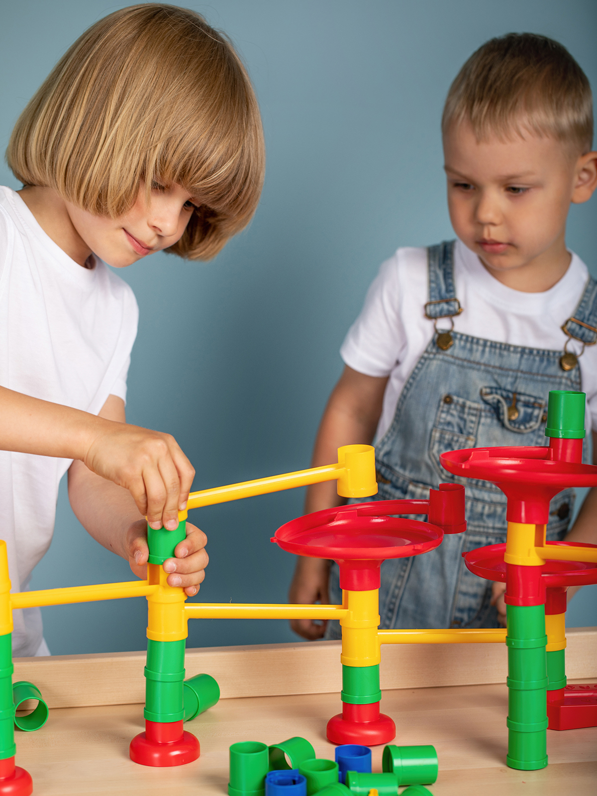 Стеллаж 1340 с игровым комплектом Конструирование для детей 5-7 лет / система хранения Игротека