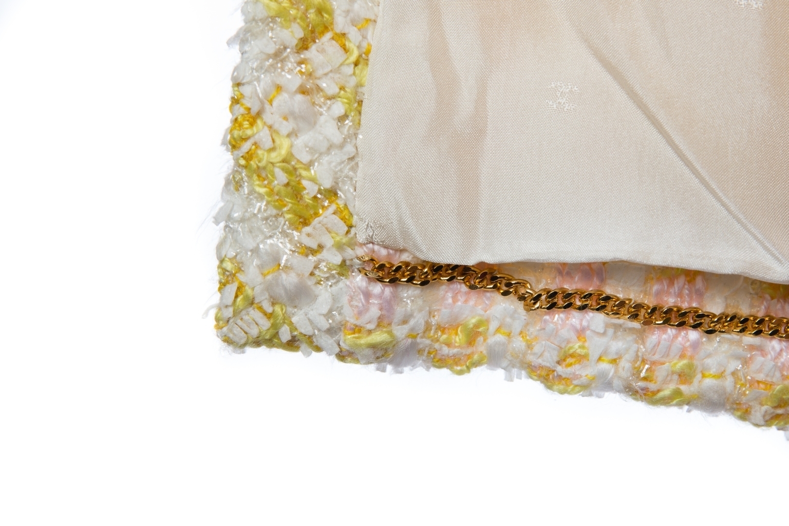 Классический жакет из твида пастельных оттенков от Chanel, 40 размер.