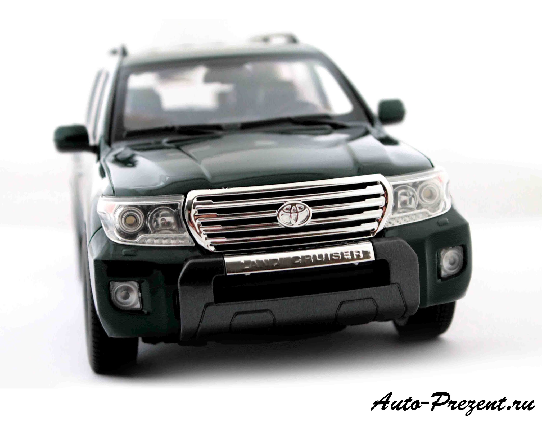 Машинка Toyota Land Cruiser 200 на радиоуправлении