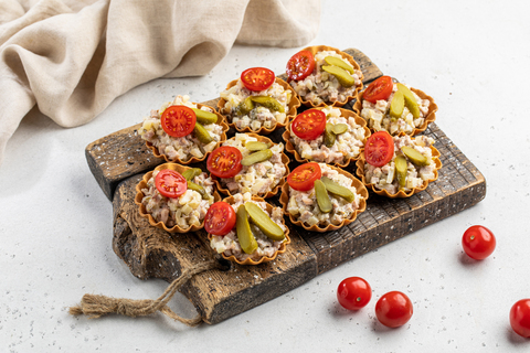 Тарталетка с телячьим языком и корнишонами, 20 шт.