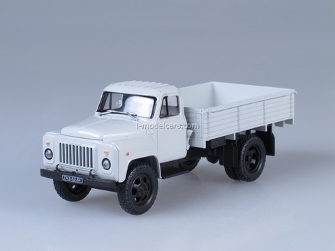 GAZ-52-84 white 1:43 Nash Avtoprom