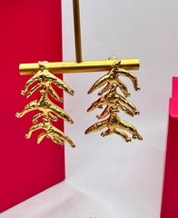 dlinnye-sergi-v-stile-schiaparelli