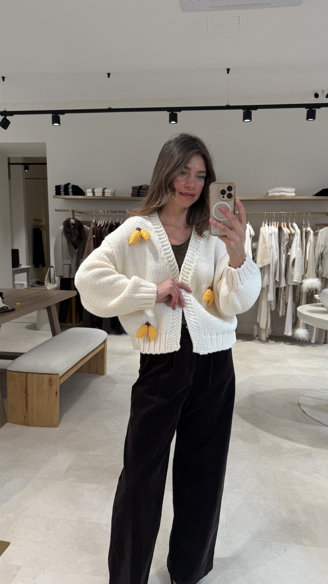 Кардиган объёмной вязки с бананами