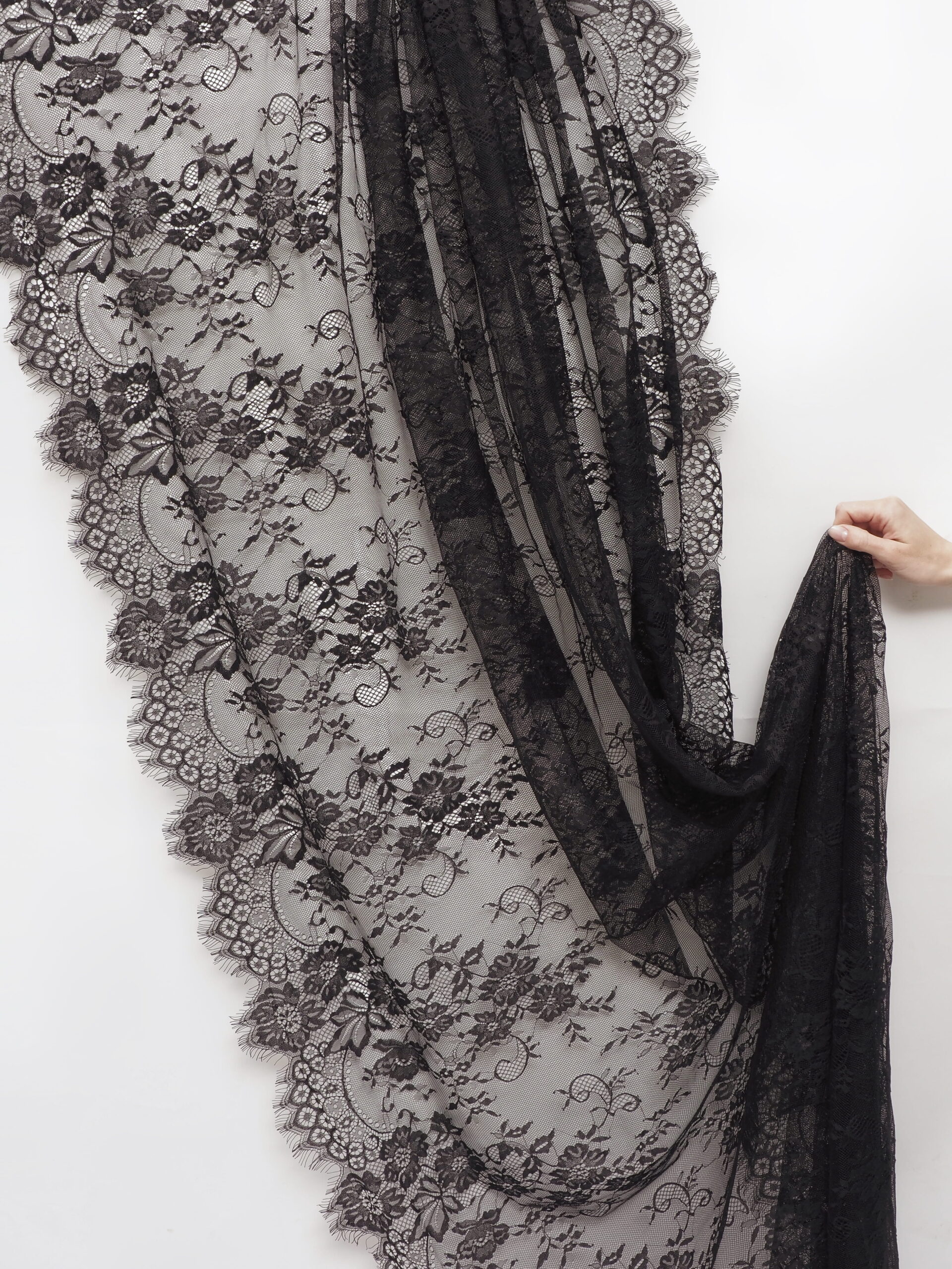 Кружево шантильи черное широкое неэластичное ширина 1,5 м купон 2.9 м