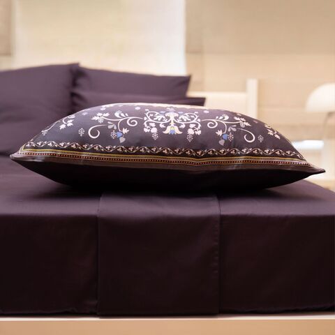 Наволочка 50x70 Mollen Мезенская роспись ежевично-черная шелковая
