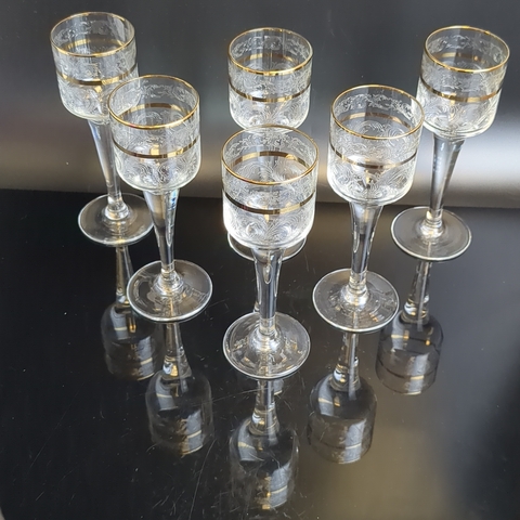 Рюмки на изящных ножках набор из 6 штук, хрусталь, ликерные, 14.5 см, (объём-? мл), алмазная грань, орнамент "завитки", позолота, Богемия, винтаж времен СССР 1970-1990 гг