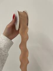 Лента полиэстер жатая с волнистым краем (4,0см*9,14м), Мокко