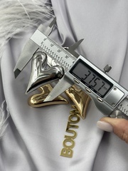 Накладка на пуговицу серебристая в форме массивного сердца