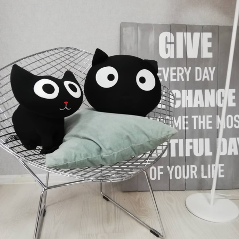 Подушка декоративная Gekoko «Трансформер-подголовник Черный кот» 4