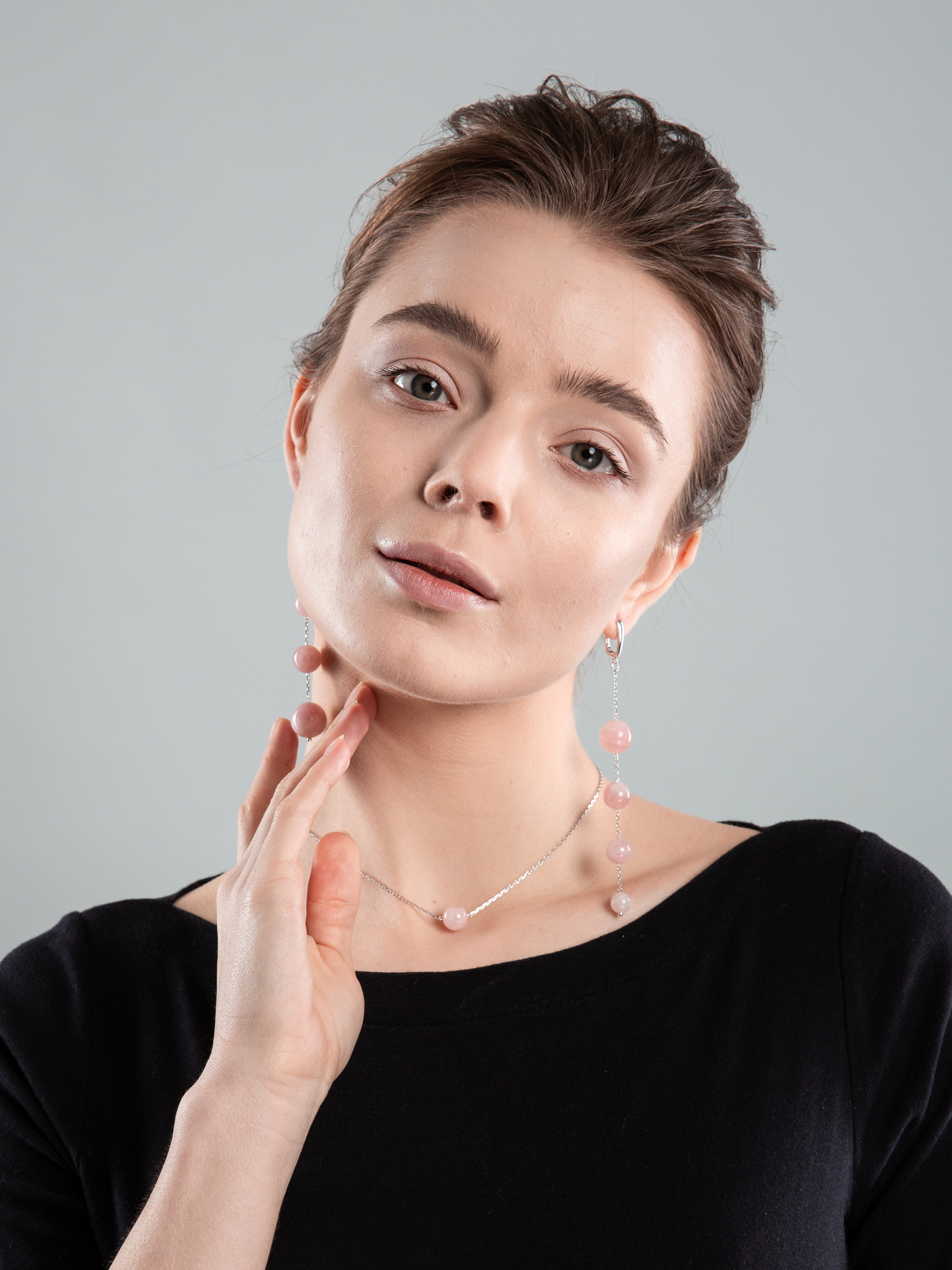 Серьги асимметричные с розовым кварцем