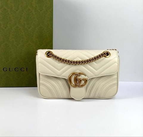 Стеганая мини-сумка Gucci GG Marmont белый