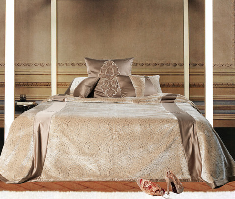 Покрывало 260х270 Cesare Paciotti Pave Vip All Over