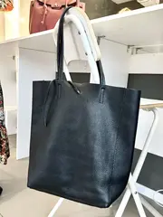 Женская сумка-шоппер из натуральной мягкой кожи черного цвета