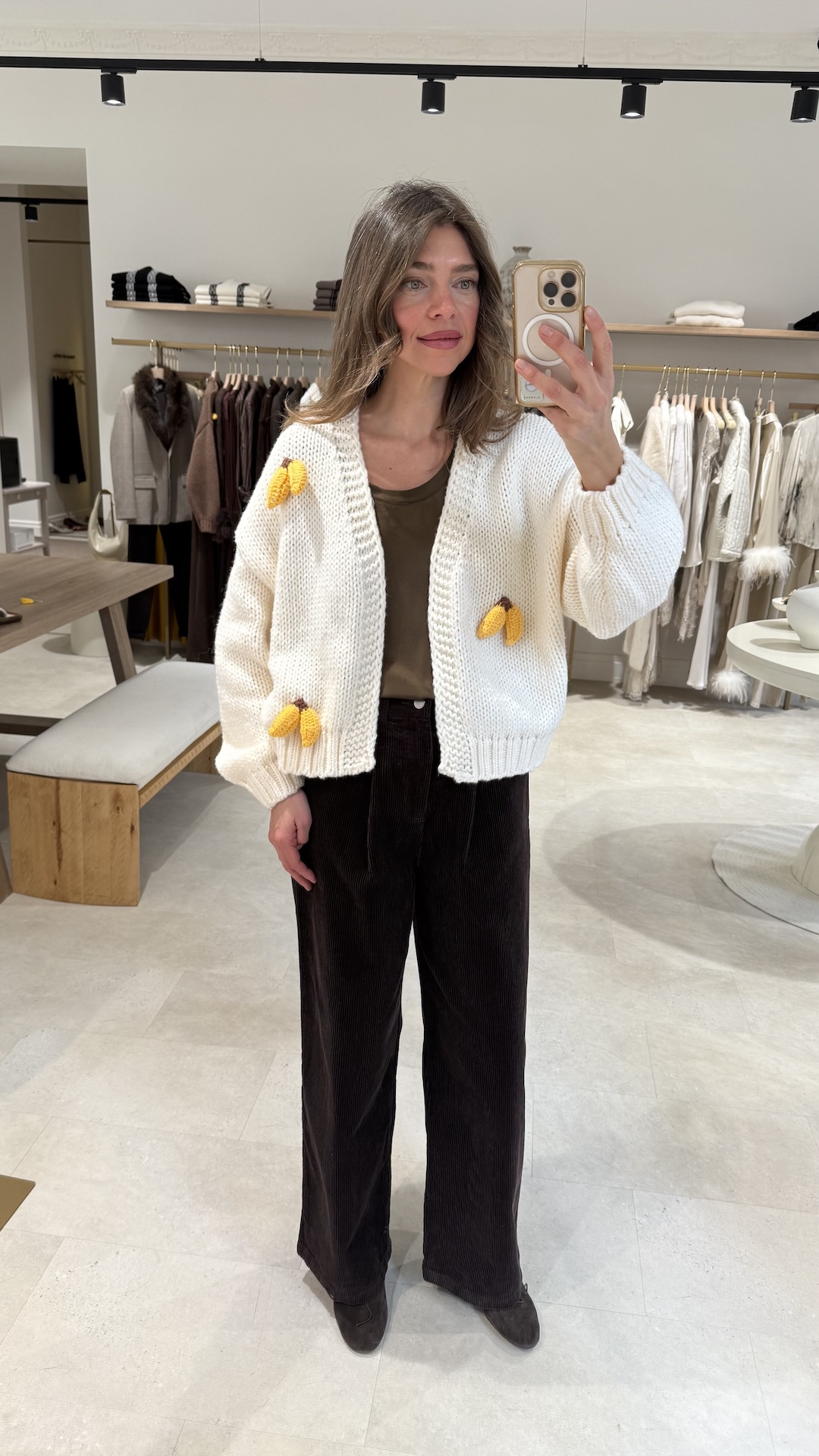 Кардиган объёмной вязки с бананами