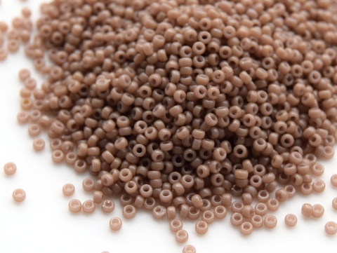 15/0 RR-4455 Duracoat opaque beige