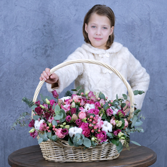 Корзина с пионовидными розами "Империя чувств"