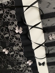 Вышивка на сетке черная/молочная 32 см