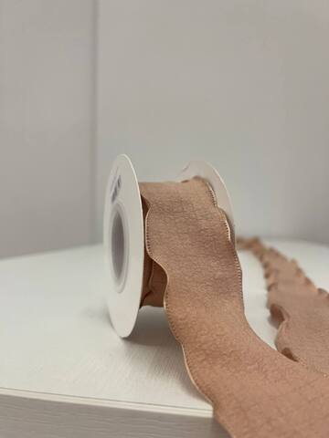 Лента полиэстер жатая с волнистым краем (4,0см*9,14м), Мокко