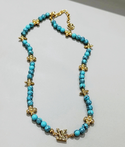 83236 - Колье-чокер в стиле LV с бусинами под бирюзу