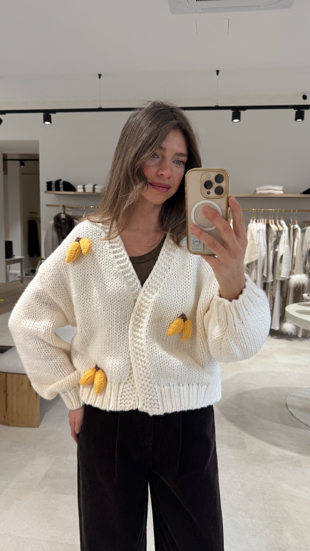 Кардиган объёмной вязки с бананами