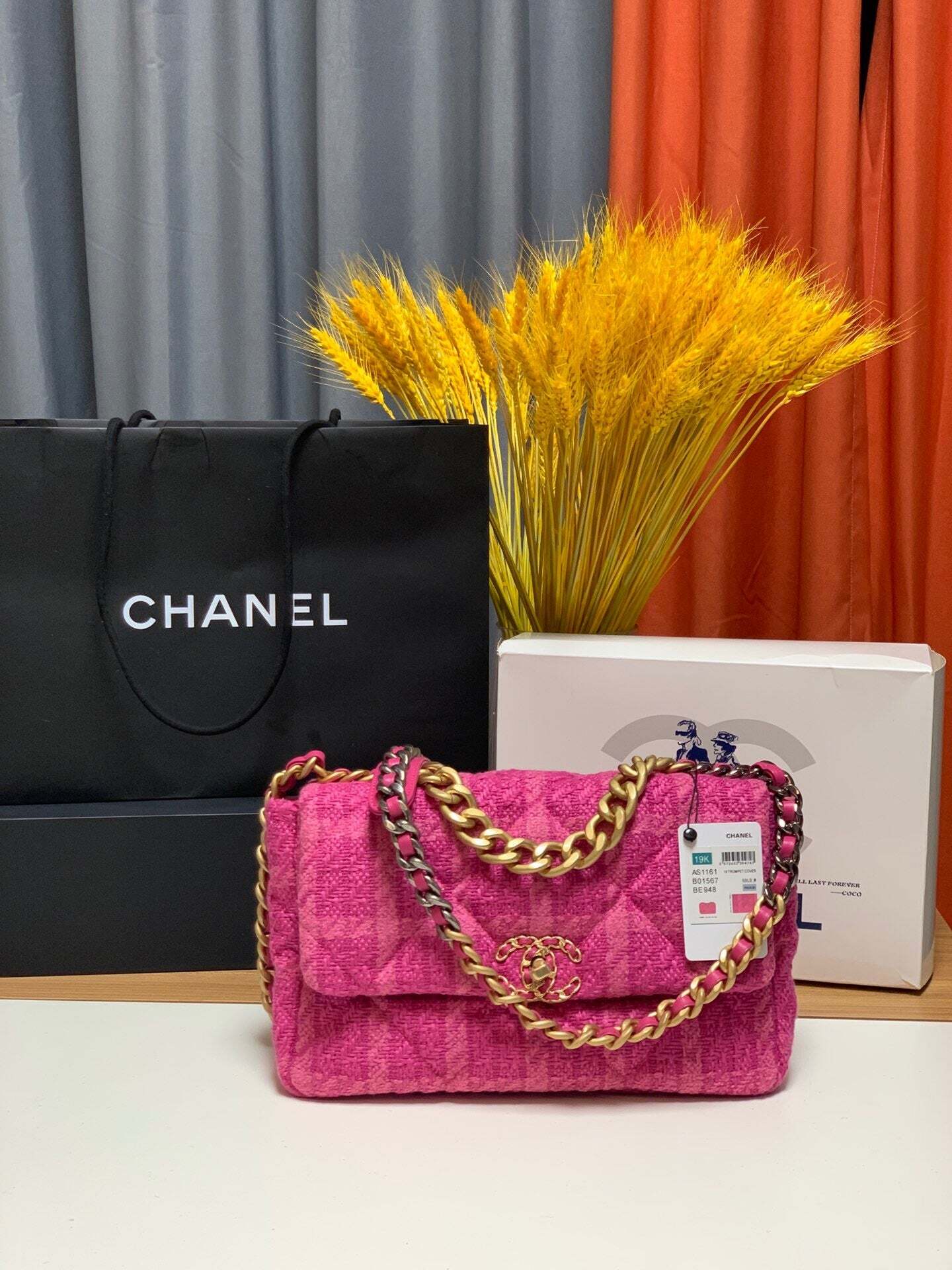Le Prime Brands   Chanel 19 Medium 30cm  中号19 口盖包蓝色  Facebook