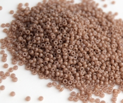 15/0 RR-4455 Duracoat opaque beige