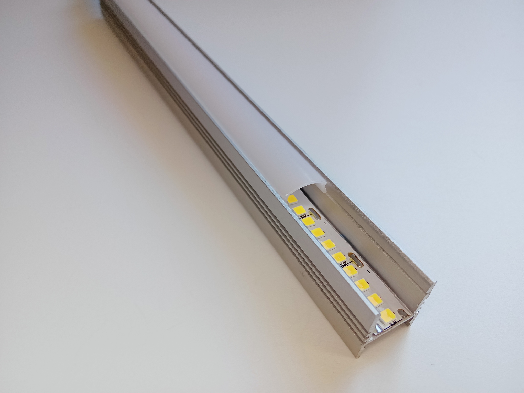 Профиль для светодиодной ленты алюминиевый