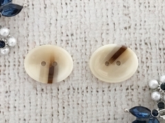 Пуговицы костюмные, р 2х1,7 см