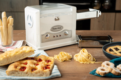 Marcato Pasta Fresca mixer with 'Misurone' measuring cup and accessories