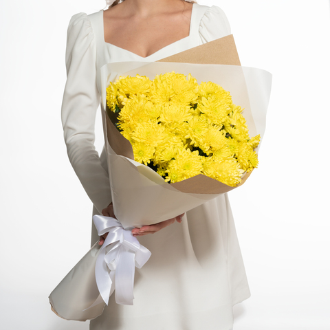 Букет 9 жёлтых кустовых хризантем