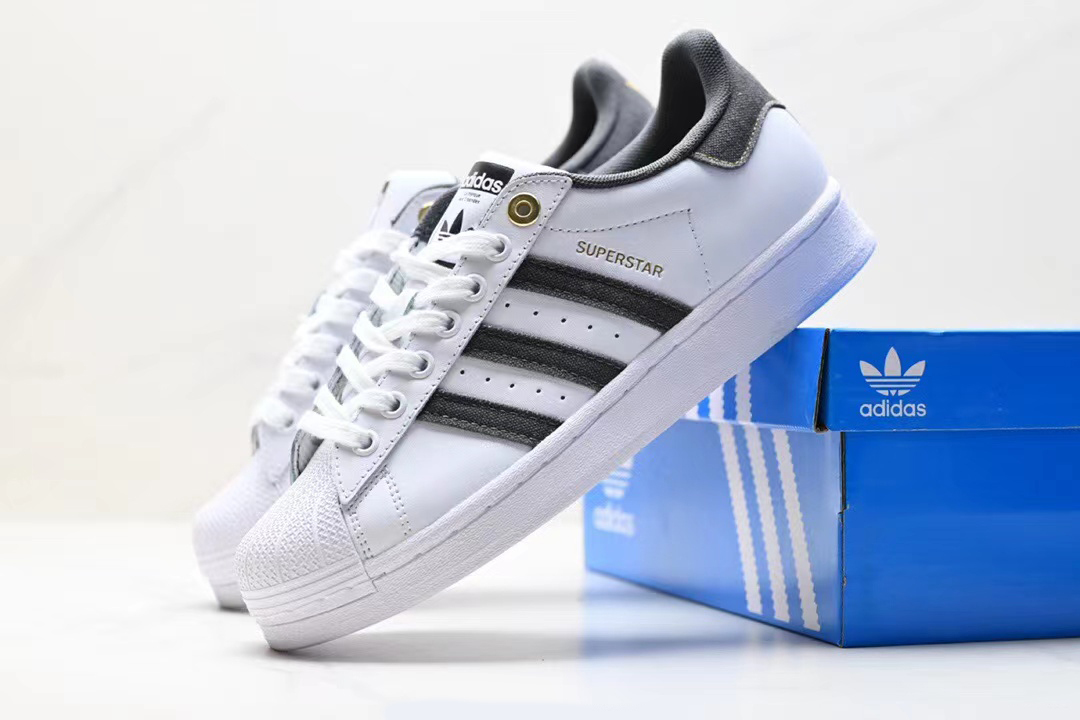 A di da s superstar store