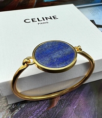 20155- Браслет Celine жесткий двухсторонний с круглой подвеской из латуни в позолоте, lux