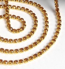 Цепь со стразами, ss16, ш. 4 мм, тёмное золото в золотой оправе