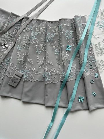 Вышивка на сетке светло-серый/ментол 20 см