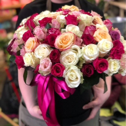 Бокс с миксом их 51 эквадорской розы