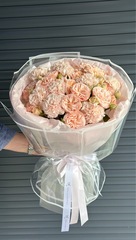 Кустовые розы с диантусами