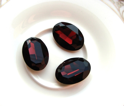Овал 30*20 мм Burgundy Swarovski 4127