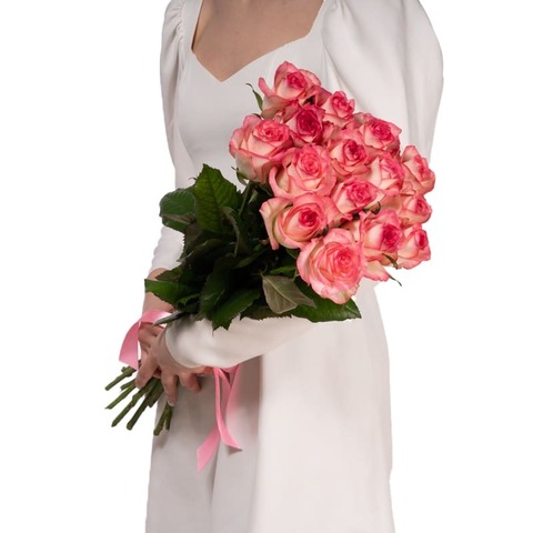 Букет из 15 бело-розовых роз Россия
