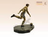 статуэтка Футболист с мячом