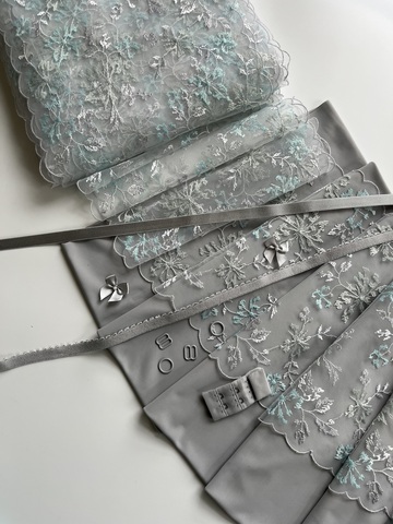 Вышивка на сетке светло-серый/ментол 20 см