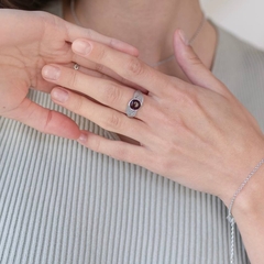 Кольцо Листья с кругом вишневого янтаря