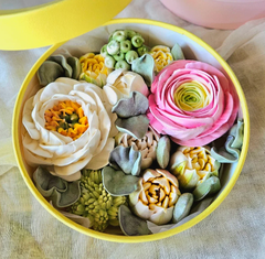 Зефир в шляпной коробке «Ранункулюсы» / 18 см