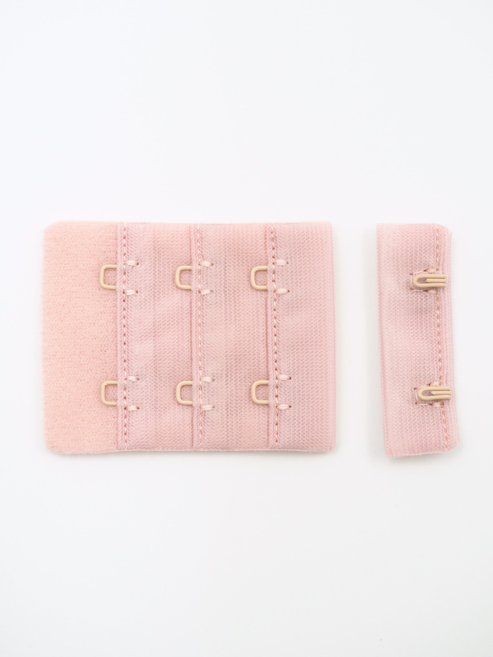 Застежка для бюстгальтера пудровая с крючками 2х3 (Латвия)