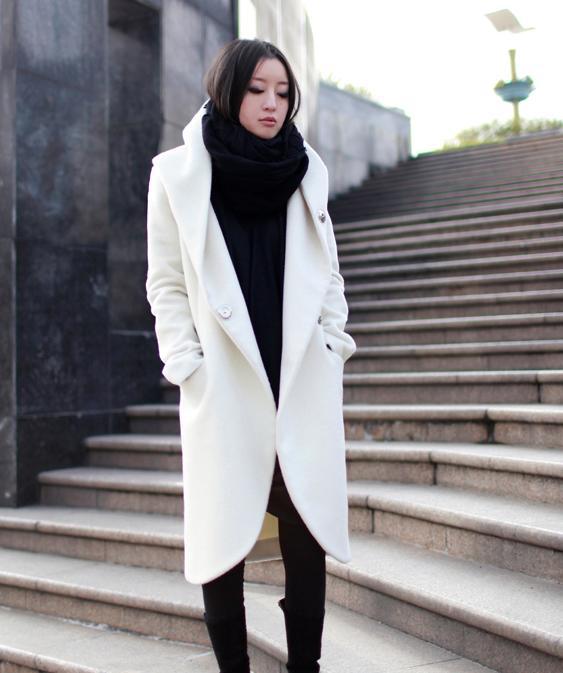 Женское пальто с объемным капюшоном «EFUR»