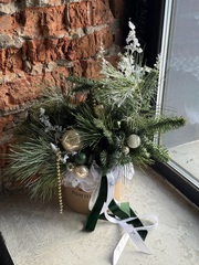 Композиция из хвои