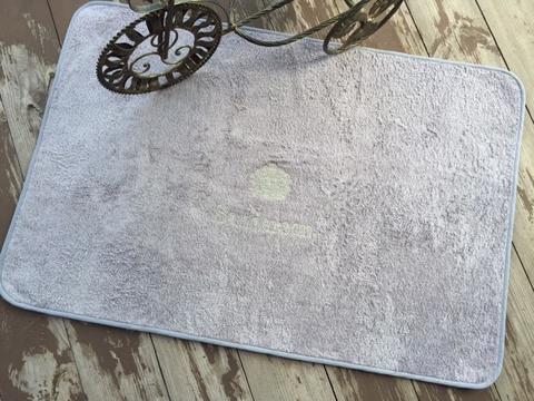 Коврик для ванной 60х90 Sanderson Logo gririo серый