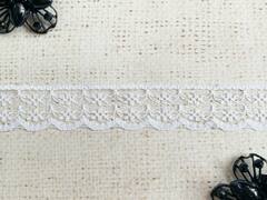 Кружево-трикотаж, ш. 2,3 см.